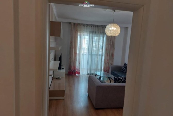 Tirane, jepet me qera apartament 3+1 Kati 6, 150 m² 1.200 € (Myslym Shyri)