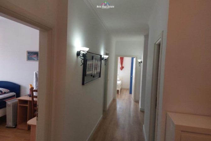 Tirane, jepet me qera apartament 3+1 Kati 6, 150 m² 1.200 € (Myslym Shyri)