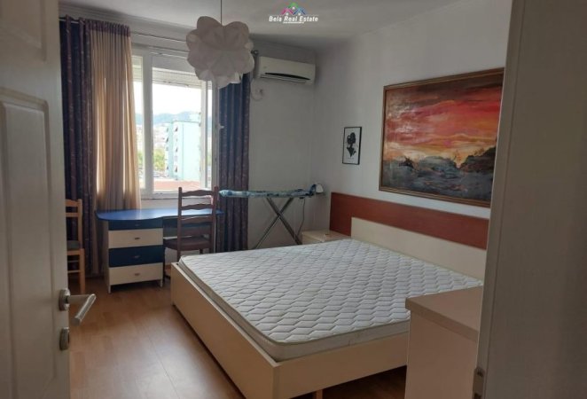 Tirane, jepet me qera apartament 3+1 Kati 6, 150 m² 1.200 € (Myslym Shyri)