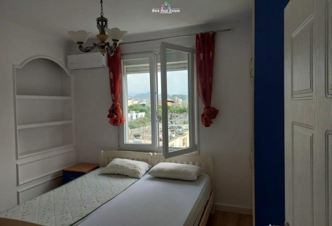 Tirane, jepet me qera apartament 3+1 Kati 6, 150 m² 1.200 € (Myslym Shyri)