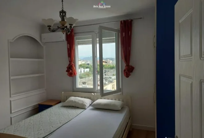 Tirane, jepet me qera apartament 3+1 Kati 6, 150 m² 1.200 € (Myslym Shyri)