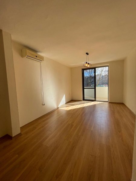 Tirane, jepet me qera apartament 2+1 Kati 3, 75 m² 400 € (Brryli)