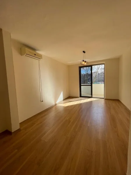 Tirane, jepet me qera apartament 2+1 Kati 3, 75 m² 400 € (Brryli)