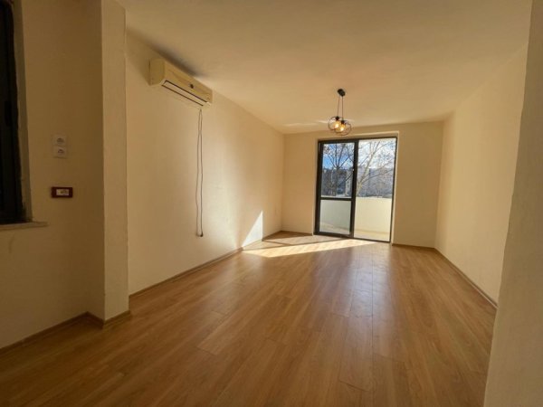 Tirane, jepet me qera apartament 2+1 Kati 3, 75 m² 400 € (Brryli)