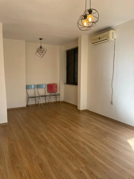 Tirane, jepet me qera apartament 2+1 Kati 3, 75 m² 400 € (Brryli)