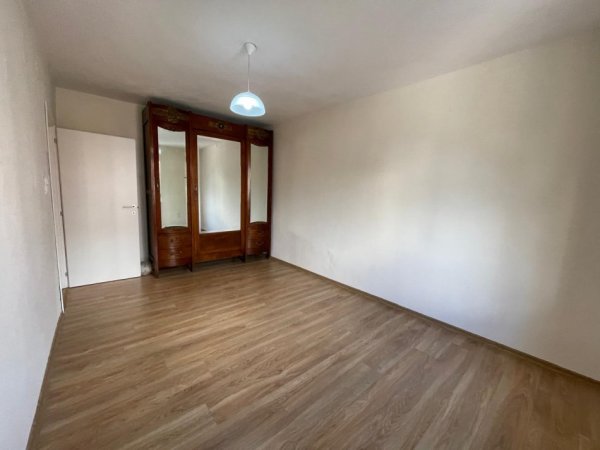 Tirane, jepet me qera apartament 2+1 Kati 3, 75 m² 400 € (Brryli)