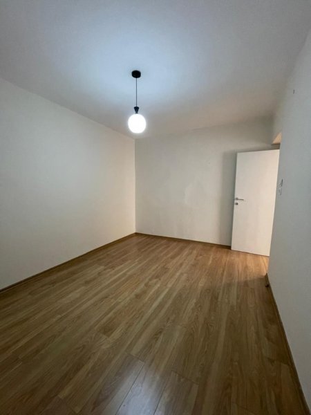 Tirane, jepet me qera apartament 2+1 Kati 3, 75 m² 400 € (Brryli)