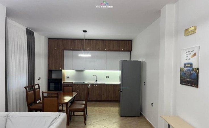 Tirane, jepet me qera apartament 2+1 Kati 4, 118 m² 550 € (rruga 5 Maji)