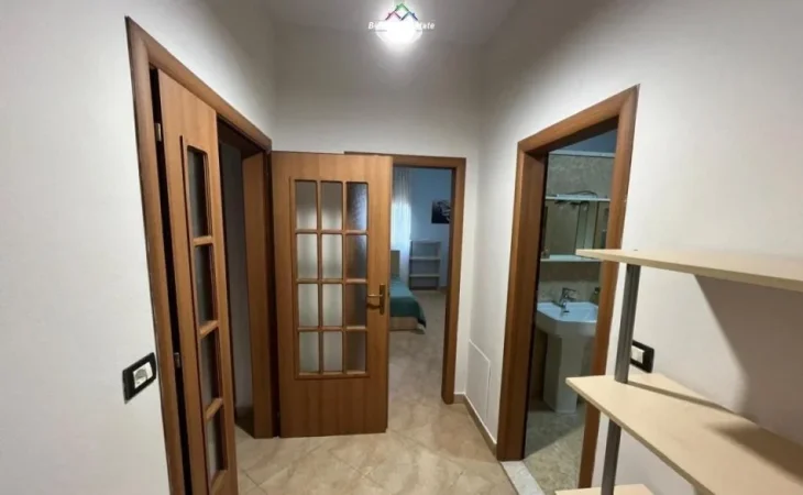 Tirane, jepet me qera apartament 2+1 Kati 4, 118 m² 550 € (rruga 5 Maji)