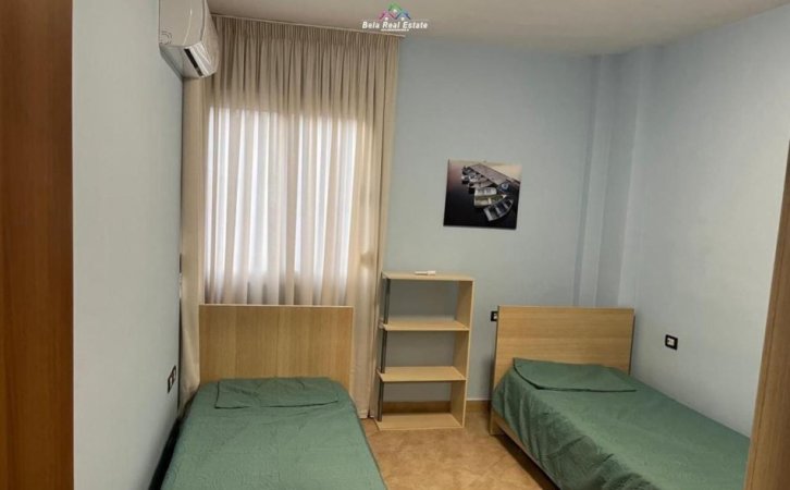 Tirane, jepet me qera apartament 2+1 Kati 4, 118 m² 550 € (rruga 5 Maji)