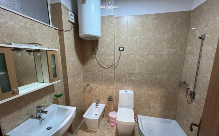 Tirane, jepet me qera apartament 2+1 Kati 4, 118 m² 550 € (rruga 5 Maji)