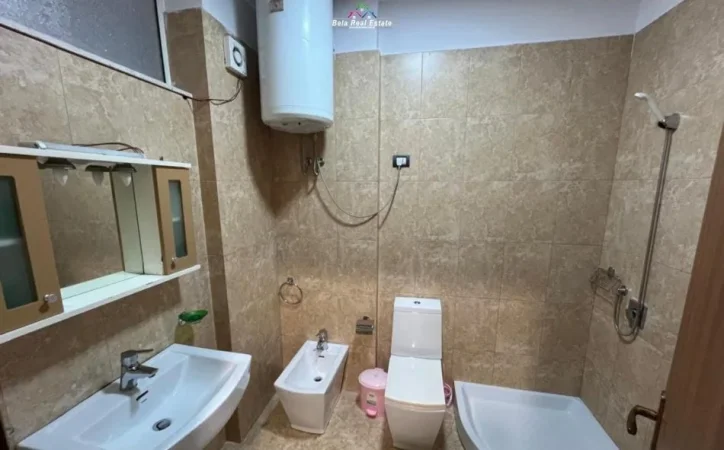 Tirane, jepet me qera apartament 2+1 Kati 4, 118 m² 550 € (rruga 5 Maji)