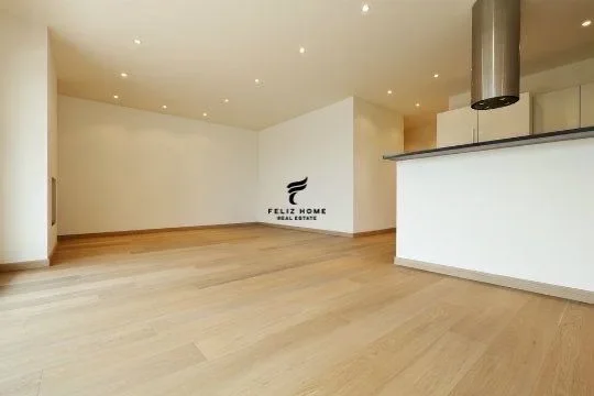 Tirane, jepet me qera dyqan Kati 0, 91 m² 1.500 € (RRUGA E DIBRES)