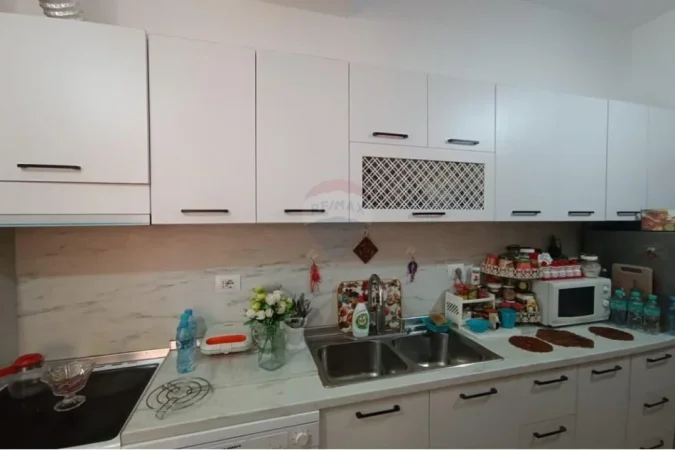 Tirane, shitet apartament 2+1 Kati 2, 84 m² 122.000 € (Ali Demi)