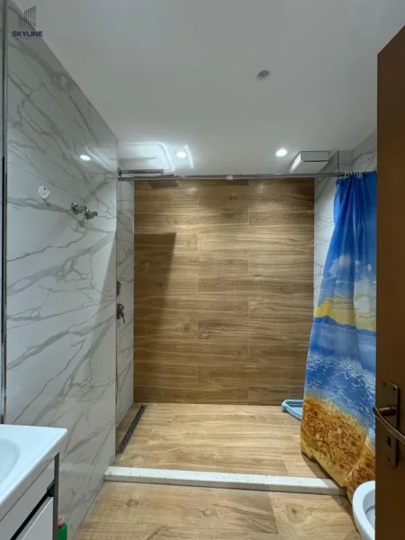 Tirane, jepet me qera apartament 2+1+Ballkon Kati 7, 700 € 