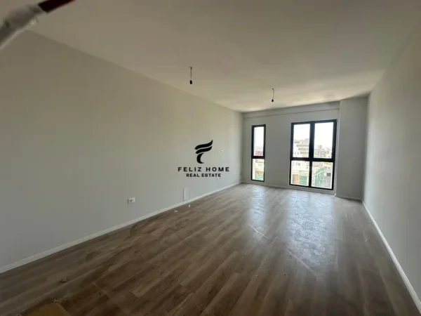 Tirane, jepet me qera zyre Kati 1, 131 m² 600 € (RRUGA E DIBRES)