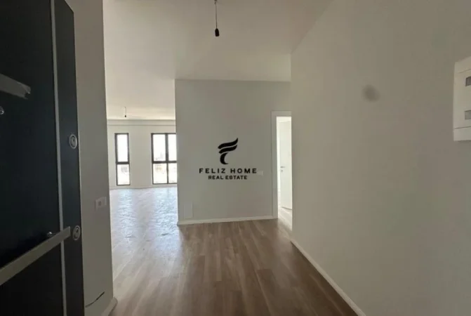 Tirane, jepet me qera zyre Kati 1, 131 m² 600 € (RRUGA E DIBRES)