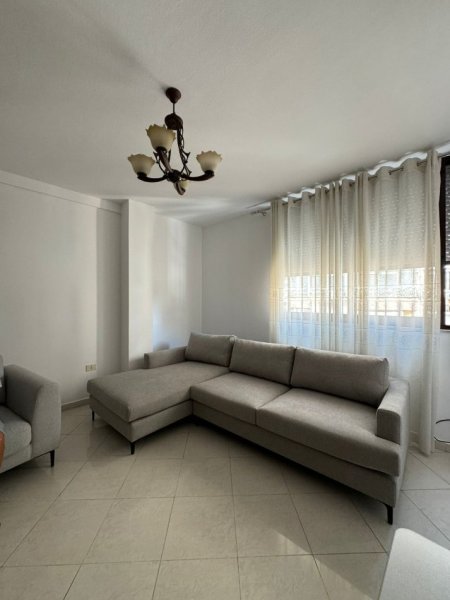 Tirane, jepet me qera 1+1+Ballkon Kati 5, 75 m² 500 € (Rruga e Elbasanit , prapa gjimnazit Asim Vokshi)