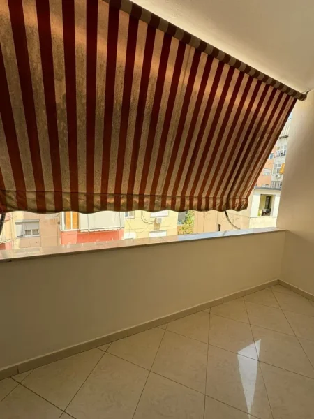 Tirane, jepet me qera 1+1+Ballkon Kati 5, 75 m² 500 € (Rruga e Elbasanit , prapa gjimnazit Asim Vokshi)