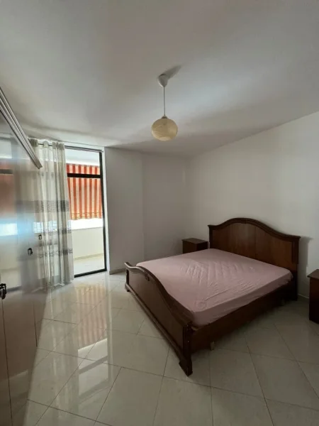 Tirane, jepet me qera 1+1+Ballkon Kati 5, 75 m² 500 € (Rruga e Elbasanit , prapa gjimnazit Asim Vokshi)