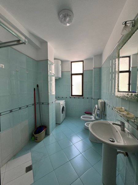 Tirane, jepet me qera 1+1+Ballkon Kati 5, 75 m² 500 € (Rruga e Elbasanit , prapa gjimnazit Asim Vokshi)
