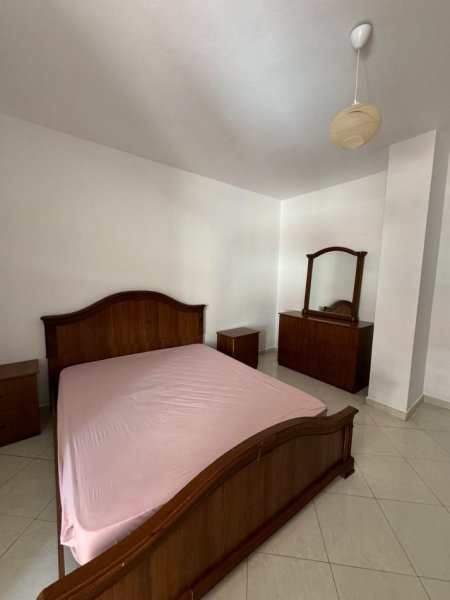 Tirane, jepet me qera 1+1+Ballkon Kati 5, 75 m² 500 € (Rruga e Elbasanit , prapa gjimnazit Asim Vokshi)