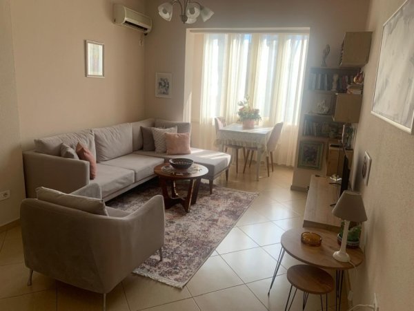 Tirane, jepet me qera Vile 1+1 Kati 1, 65 m² 410 € (komuna parisit)