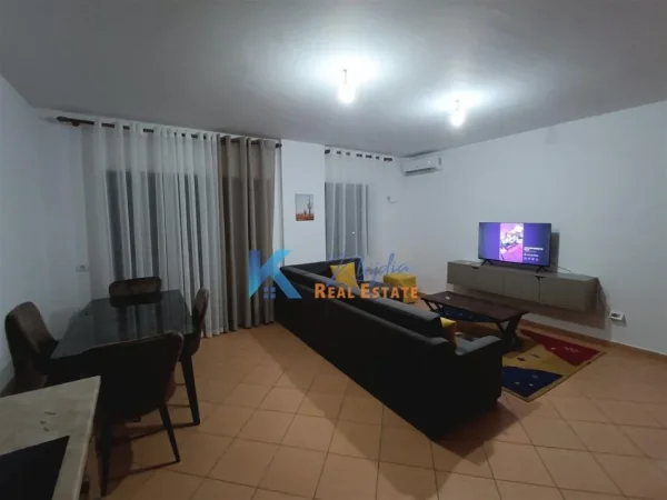Tirane, jepet me qera apartament 2+1 Kati 9, 100 m² (21 Dhjetori, afer Ish Universitetit UET)