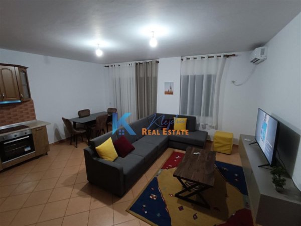 Tirane, jepet me qera apartament 2+1 Kati 9, 100 m² (21 Dhjetori, afer Ish Universitetit UET)