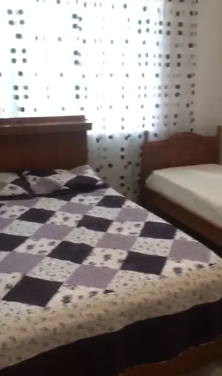 Tirane, jepet me qera apartament 2+1+Ballkon Kati 1, 110 m² 500 € (Rruga e kavajes prane Globe)