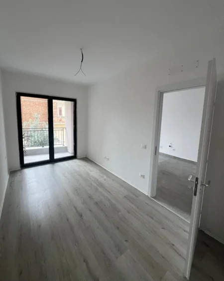 Tirane, shitet apartament 1+1 , 52 m² 108.000 € (Pazari i ri)