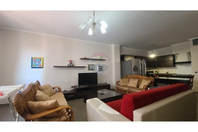 Tirane, jepet me qera apartament 2+1 Kati 4, 97 m² 700 € (Zogu i Zi)