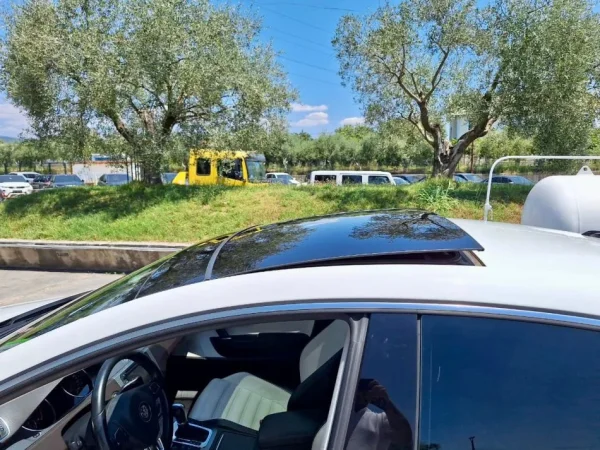 Elbasan, shes makine Passat cc Nafte, e bardhë automatik Klima 190.000 km 9.500 €