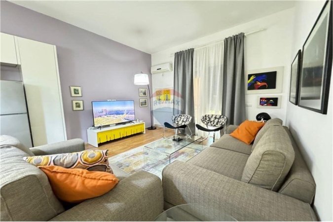 Tirane, jepet me qera apartament 2+1 Kati 3, 89 m² 750 € (Komuna e Parisit)