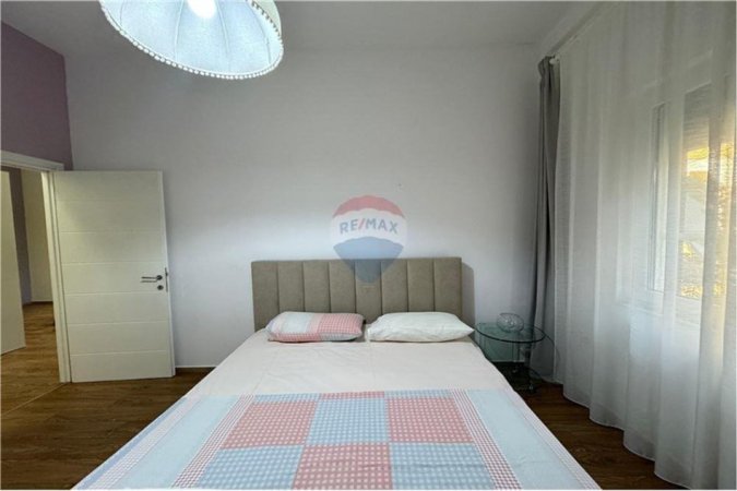 Tirane, jepet me qera apartament 2+1 Kati 3, 89 m² 750 € (Komuna e Parisit)