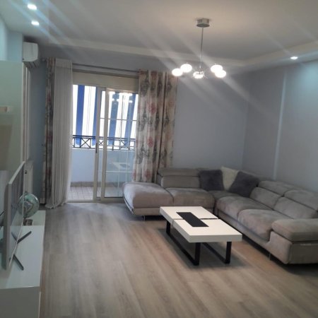 Tirane, jepet me qera apartament 2+1+Ballkon Kati 6, 120 m² 1.000 € (Selvia)