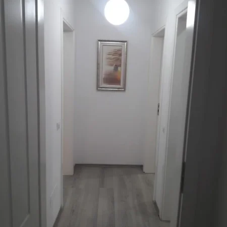 Tirane, jepet me qera apartament 2+1+Ballkon Kati 6, 120 m² 1.000 € (Selvia)