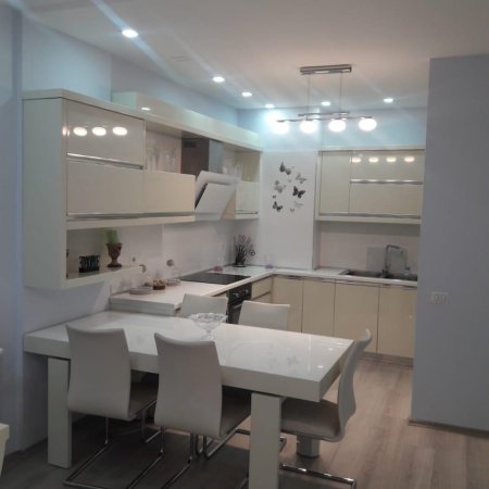 Tirane, jepet me qera apartament 2+1+Ballkon Kati 6, 120 m² 1.000 € (Selvia)