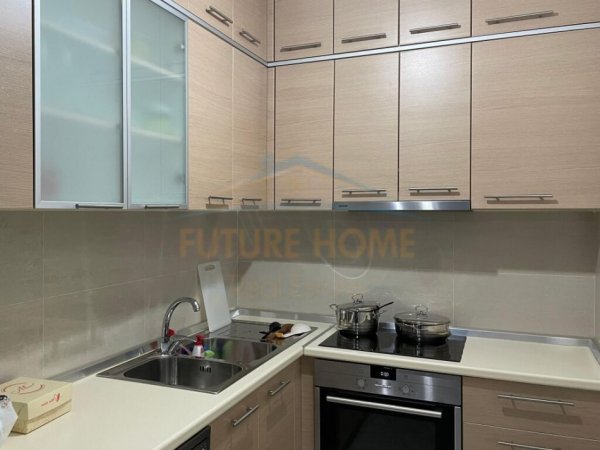 Tirane, jepet me qera apartament 2+1+Ballkon Kati 5, 118 m² 450 € (Fresk)