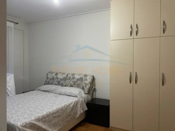Tirane, jepet me qera apartament 2+1+Ballkon Kati 5, 118 m² 450 € (Fresk)