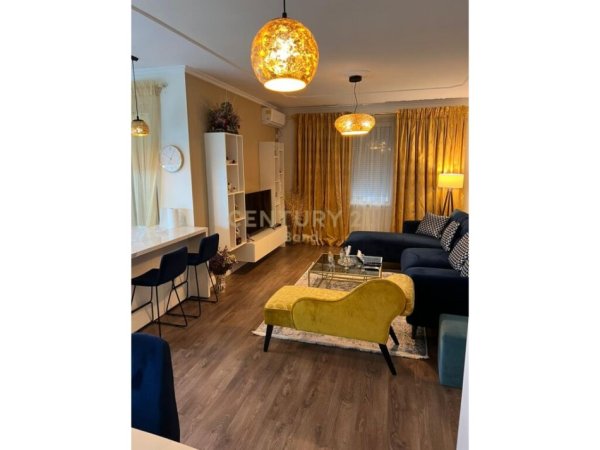 Tirane, shes apartament 2+1+Ballkon , 117 m² 265.000 € (Rruga e Kosovarëve)