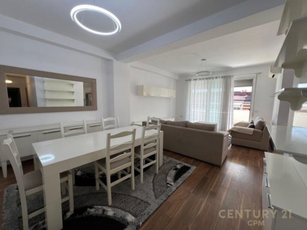 Tirane, jap me qera apartament 3+1+3 + 1 POST PARKIMI , 200 m² 1.200 € (Liqeni i Thatë)