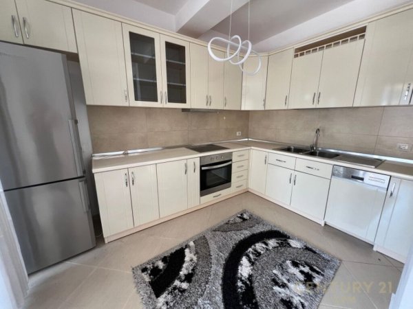 Tirane, jap me qera apartament 3+1+3 + 1 POST PARKIMI , 200 m² 1.200 € (Liqeni i Thatë)