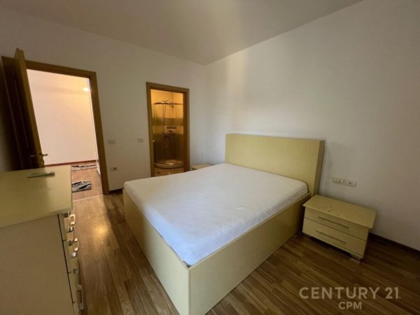 Tirane, jap me qera apartament 3+1+3 + 1 POST PARKIMI , 200 m² 1.200 € (Liqeni i Thatë)
