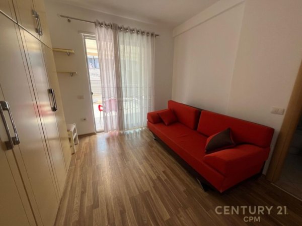 Tirane, jap me qera apartament 3+1+3 + 1 POST PARKIMI , 200 m² 1.200 € (Liqeni i Thatë)