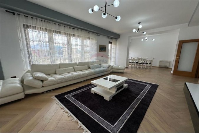 Tirane, jepet me qera apartament 2+1+Ballkon Kati 6, 154 m² 1.500 € (QIRA APARTAMENT 2+1+2 ME VARAND NE BLLOK!)
