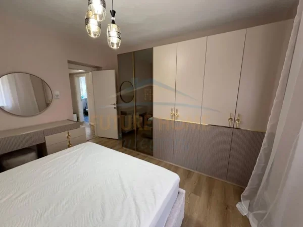 Tirane, jepet me qera apartament 1+1 ,  430 € (Rruga e Dibres)