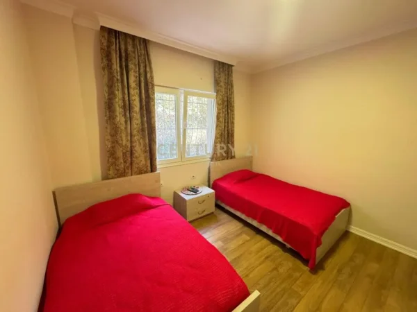 Tirane, jepet me qera apartament 2+1 Kati 3, 110 m² 850 € (liqeni i thate)