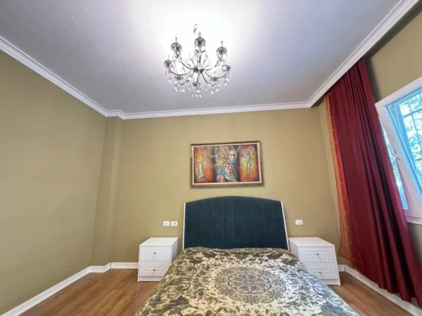Tirane, jepet me qera apartament 2+1 Kati 3, 110 m² 850 € (liqeni i thate)