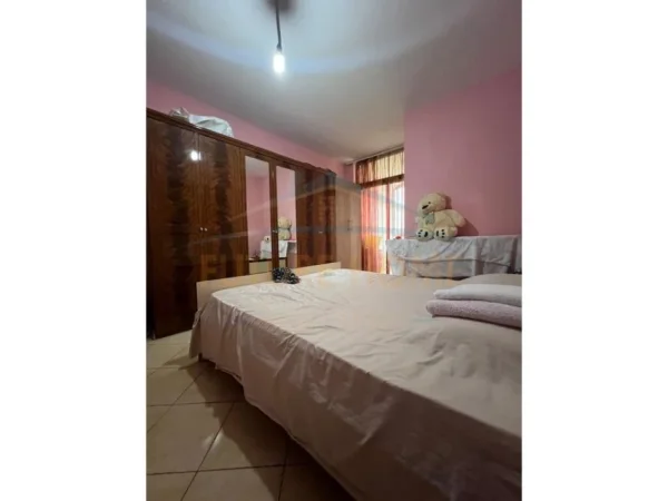 Tirane, jepet me qera apartament 1+1 Kati 3, 78 m² 450 € (RRUGA E KAVAJES)